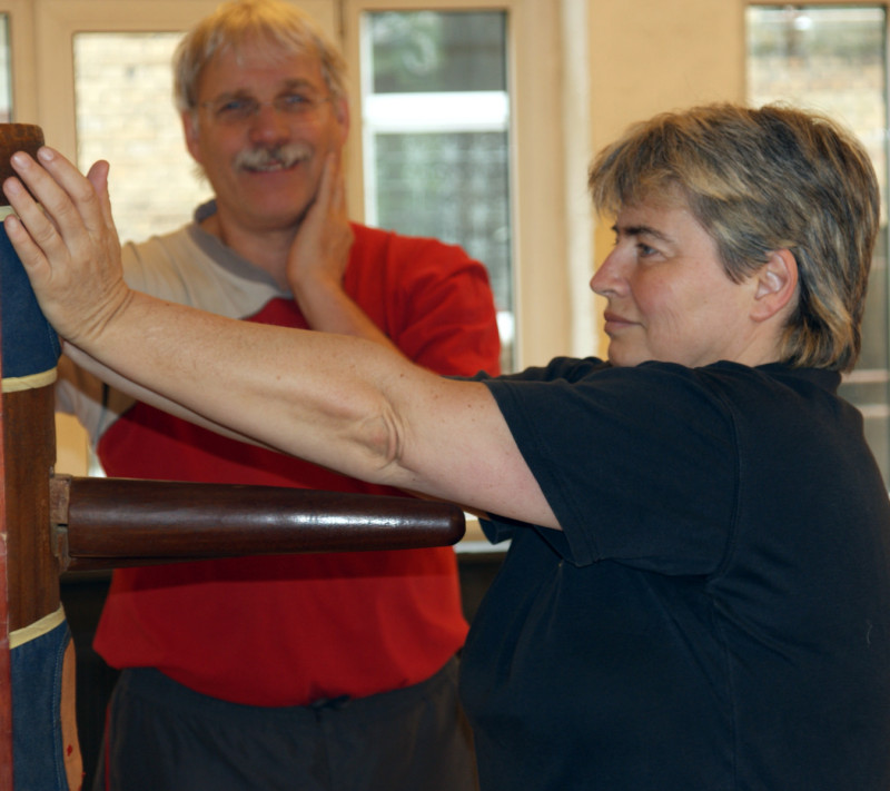 Wing Tsun Holzpuppe Training